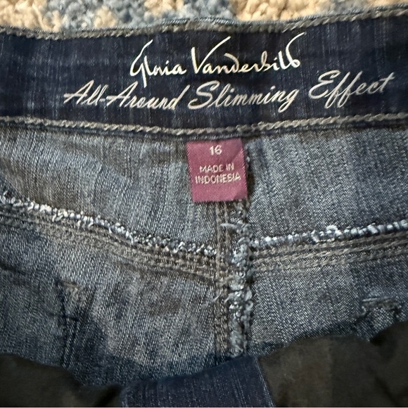 Like New Gloria Vanderbilt Jordyn Dark Blue Capri Women's Jeans - Size 16 - Picture 3 of 7